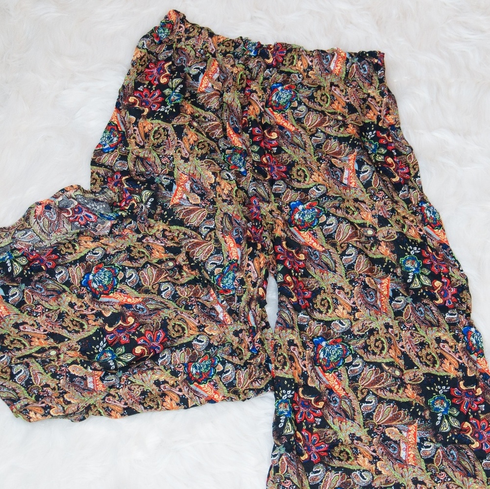 Wide legged pants